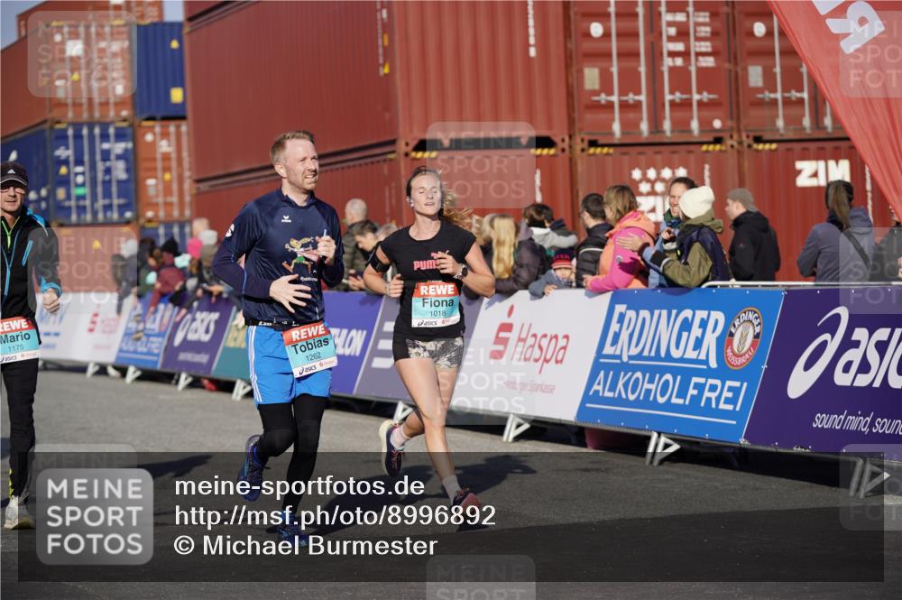 03.10.2025 - Köhlbrandbrückenlauf Michael Burmester http://msf.ph/oto/8996892 03.10.2025 10:00:23 Ziel 1018, 1106, 1118, 1175, 1262, 3041, 3650 meine-sportfotos.de