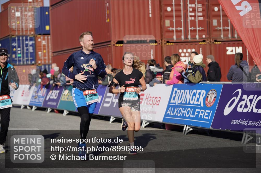 03.10.2025 - Köhlbrandbrückenlauf Michael Burmester http://msf.ph/oto/8996895 03.10.2025 10:00:24 Ziel 1018, 1106, 1118, 1175, 1262, 2880, 3650 meine-sportfotos.de
