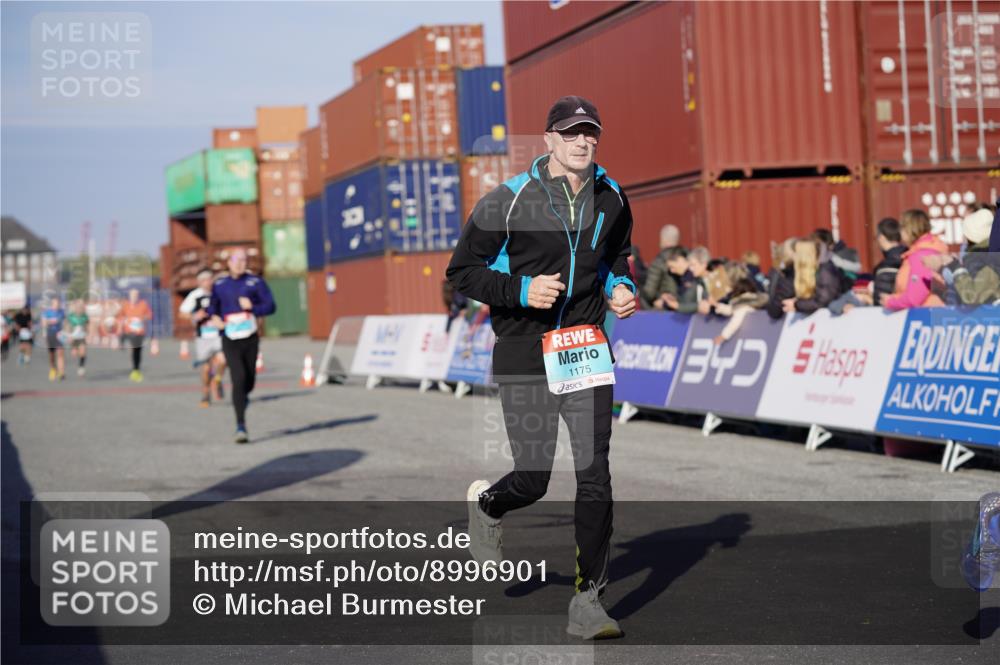 03.10.2025 - Köhlbrandbrückenlauf Michael Burmester http://msf.ph/oto/8996901 03.10.2025 10:00:25 Ziel 1018, 1106, 1118, 1175, 1262, 2880, 3650 meine-sportfotos.de