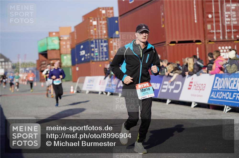 03.10.2025 - Köhlbrandbrückenlauf Michael Burmester http://msf.ph/oto/8996904 03.10.2025 10:00:25 Ziel 1018, 1106, 1118, 1175, 1262, 2880, 3650 meine-sportfotos.de