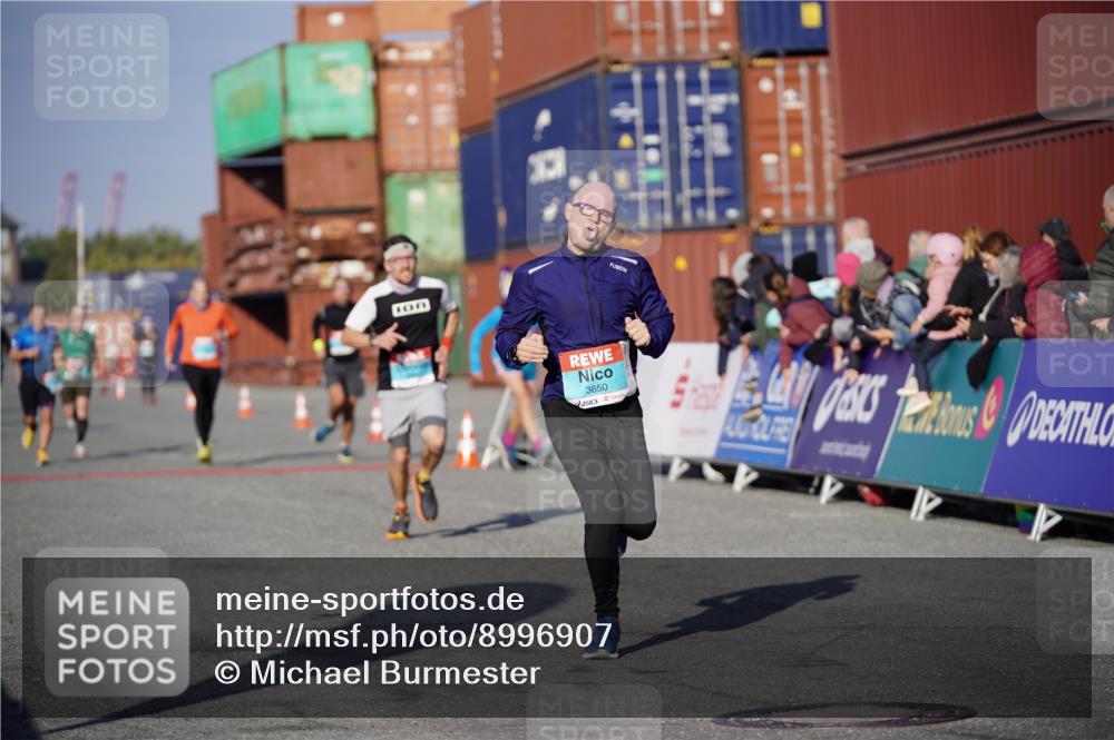 03.10.2025 - Köhlbrandbrückenlauf Michael Burmester http://msf.ph/oto/8996907 03.10.2025 10:00:26 Ziel 1018, 1118, 1175, 1262, 2880, 3650 meine-sportfotos.de