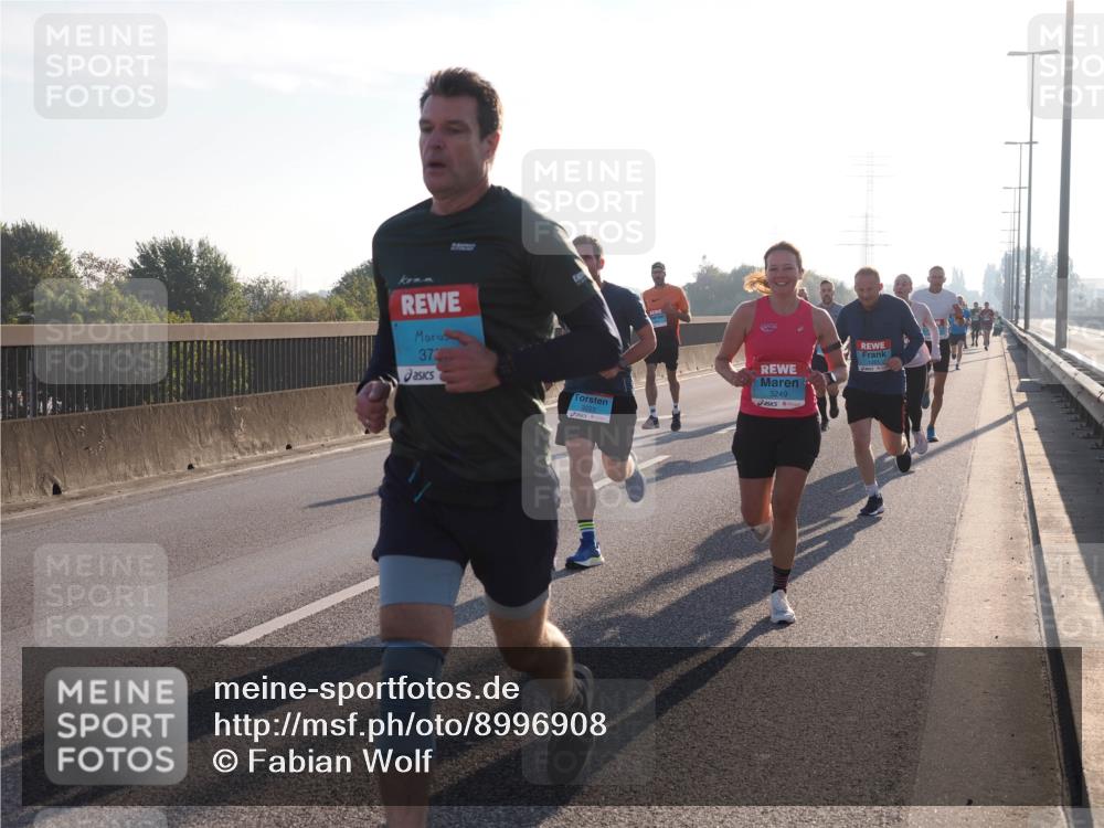 03.10.2025 - Köhlbrandbrückenlauf Fabian Wolf http://msf.ph/oto/8996908 03.10.2025 09:13:42 Position 3 372, 3249, 3223 meine-sportfotos.de