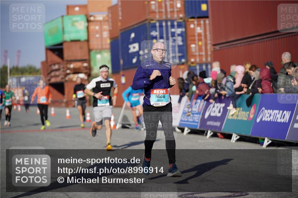 03.10.2025 - Köhlbrandbrückenlauf Michael Burmester http://msf.ph/oto/8996914 03.10.2025 10:00:26 Ziel 1018, 1118, 1175, 1262, 2880, 3650 meine-sportfotos.de