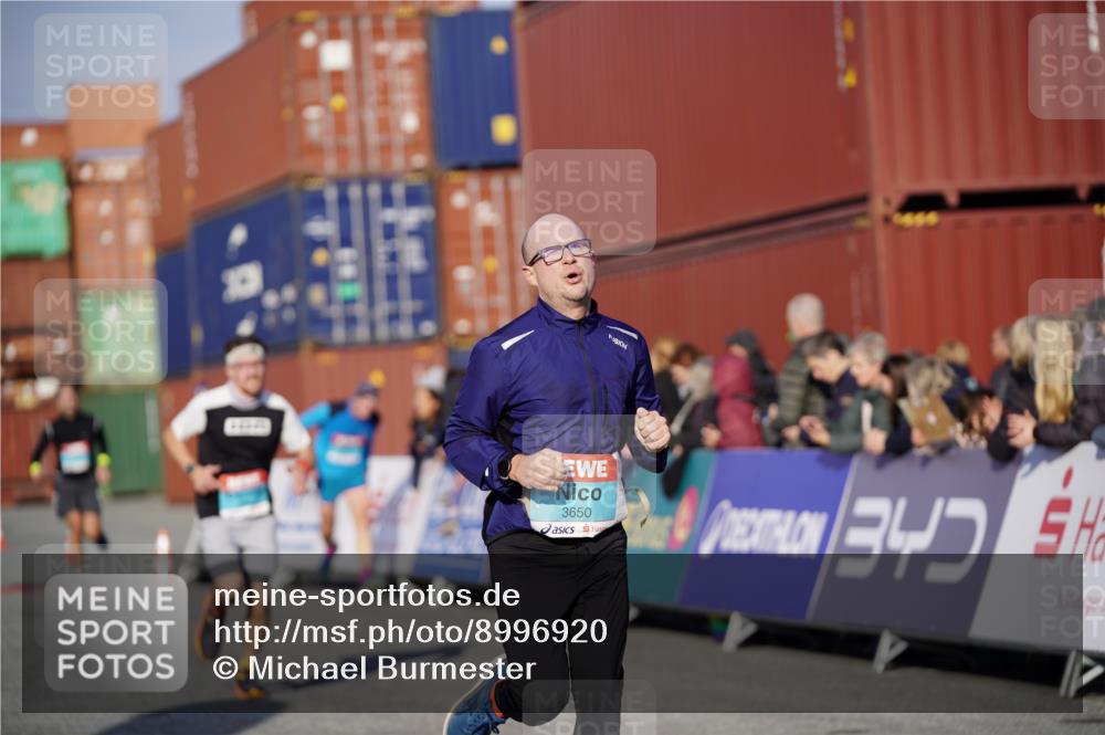 03.10.2025 - Köhlbrandbrückenlauf Michael Burmester http://msf.ph/oto/8996920 03.10.2025 10:00:27 Ziel 1018, 1118, 1175, 1262, 2880, 3317, 3650 meine-sportfotos.de