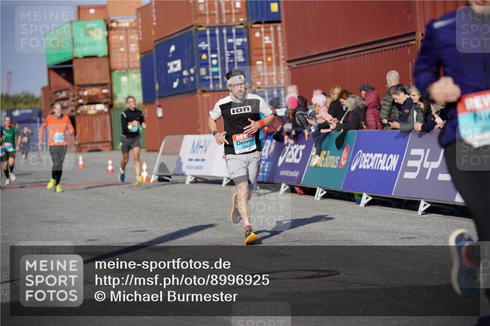 03.10.2025 - Köhlbrandbrückenlauf Michael Burmester http://msf.ph/oto/8996925 03.10.2025 10:00:28 Ziel 1018, 1118, 1175, 1262, 2796, 2880, 3317, 3650, 3719 meine-sportfotos.de