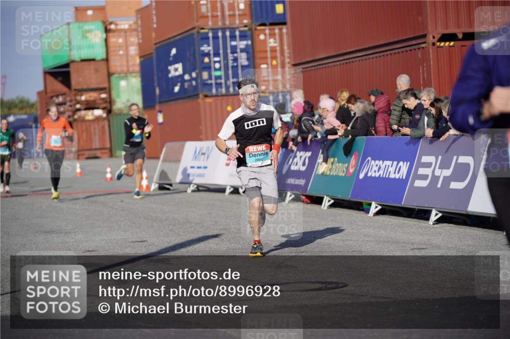 03.10.2025 - Köhlbrandbrückenlauf Michael Burmester http://msf.ph/oto/8996928 03.10.2025 10:00:28 Ziel 1018, 1118, 1175, 1262, 2796, 2880, 3317, 3650, 3719 meine-sportfotos.de