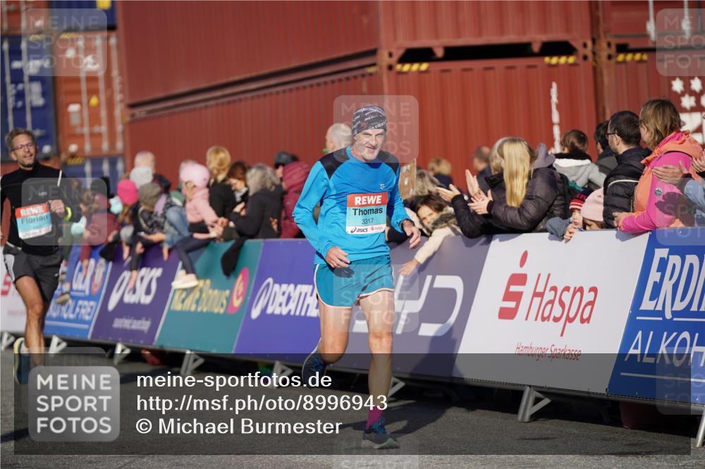 03.10.2025 - Köhlbrandbrückenlauf Michael Burmester http://msf.ph/oto/8996943 03.10.2025 10:00:31 Ziel 2712, 2796, 2880, 3317, 3650, 3658, 3719 meine-sportfotos.de