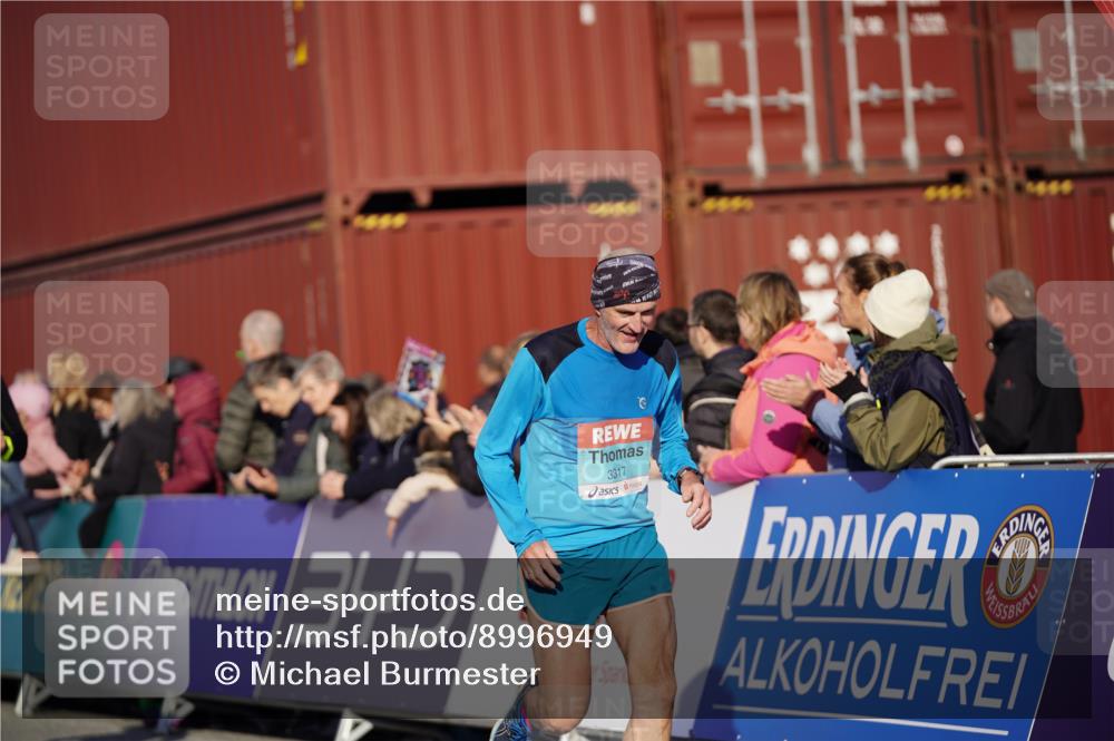 03.10.2025 - Köhlbrandbrückenlauf Michael Burmester http://msf.ph/oto/8996949 03.10.2025 10:00:31 Ziel 2712, 2796, 2880, 3317, 3650, 3658, 3719 meine-sportfotos.de