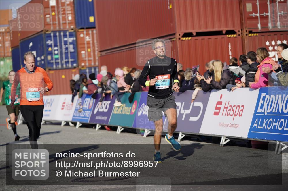 03.10.2025 - Köhlbrandbrückenlauf Michael Burmester http://msf.ph/oto/8996957 03.10.2025 10:00:32 Ziel 2712, 2796, 2880, 3317, 3650, 3658, 3719 meine-sportfotos.de