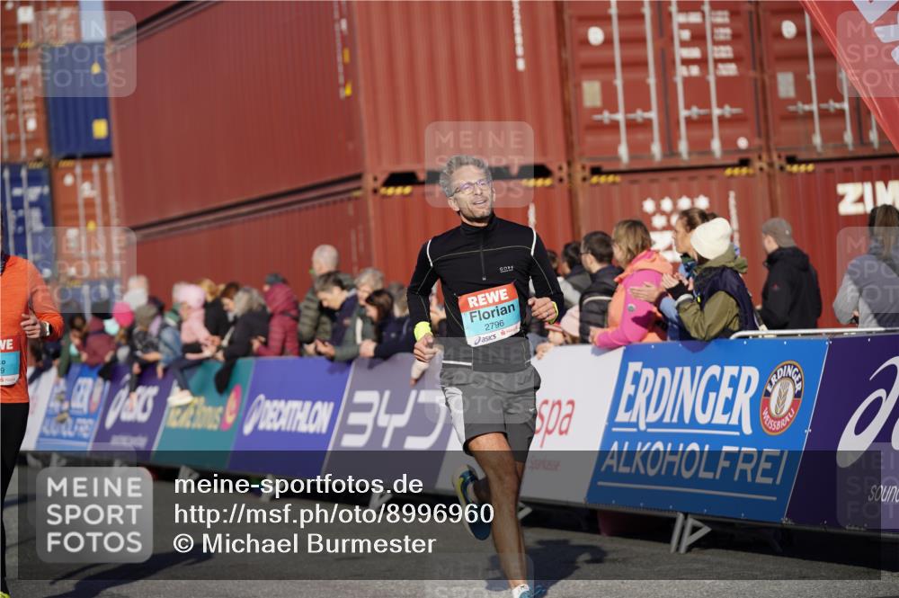03.10.2025 - Köhlbrandbrückenlauf Michael Burmester http://msf.ph/oto/8996960 03.10.2025 10:00:33 Ziel 2712, 2796, 2880, 3307, 3317, 3650, 3658, 3719 meine-sportfotos.de