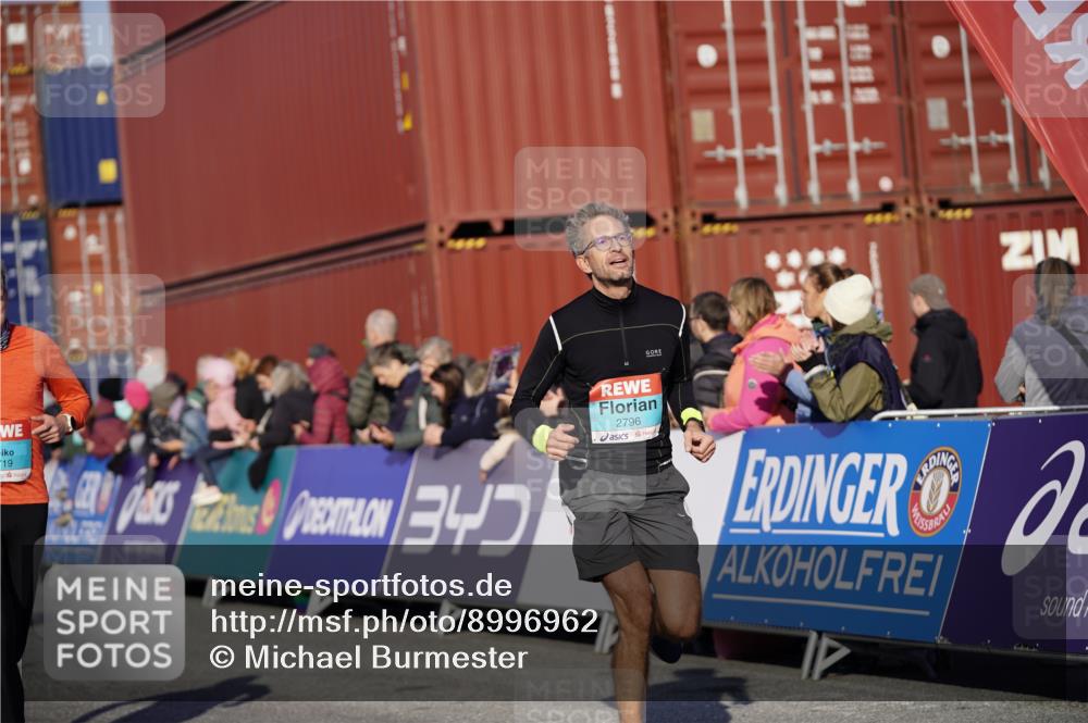 03.10.2025 - Köhlbrandbrückenlauf Michael Burmester http://msf.ph/oto/8996962 03.10.2025 10:00:33 Ziel 2712, 2796, 2880, 3307, 3317, 3650, 3658, 3719 meine-sportfotos.de