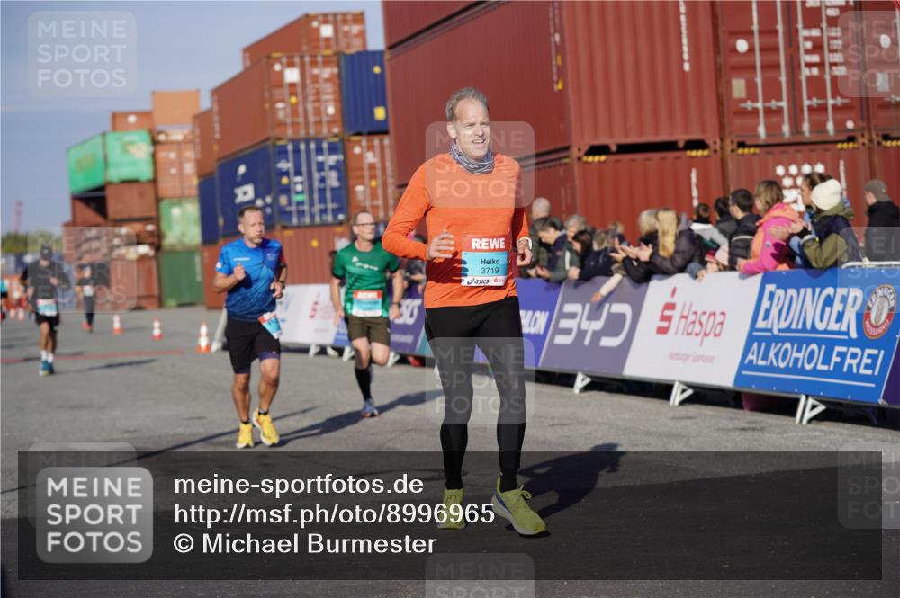 03.10.2025 - Köhlbrandbrückenlauf Michael Burmester http://msf.ph/oto/8996965 03.10.2025 10:00:34 Ziel 2712, 2796, 2880, 3307, 3317, 3650, 3658, 3719 meine-sportfotos.de