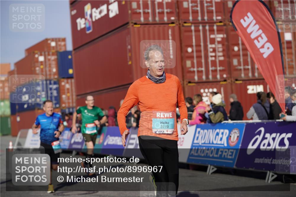 03.10.2025 - Köhlbrandbrückenlauf Michael Burmester http://msf.ph/oto/8996967 03.10.2025 10:00:35 Ziel 1330, 2712, 2796, 2880, 3307, 3317, 3342, 3658, 3719 meine-sportfotos.de