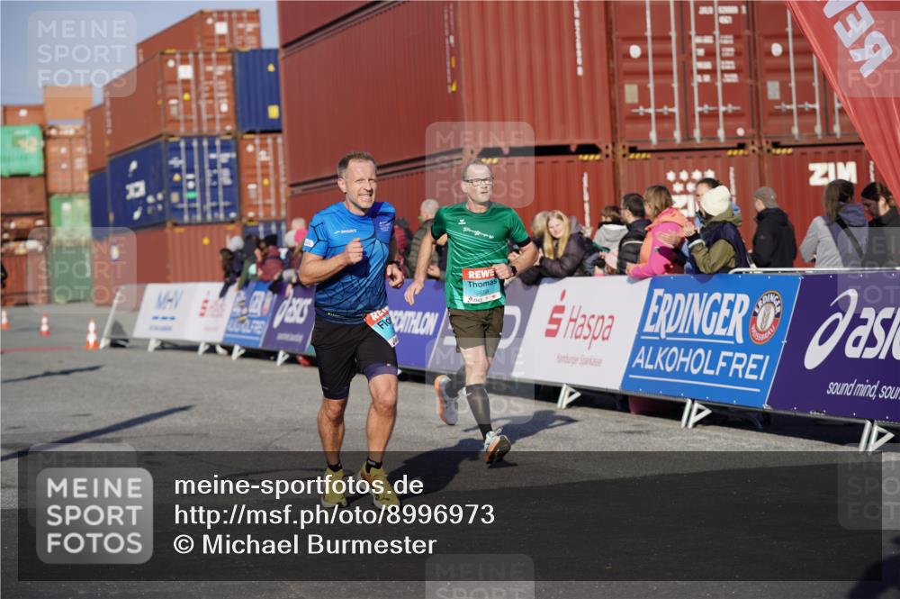 03.10.2025 - Köhlbrandbrückenlauf Michael Burmester http://msf.ph/oto/8996973 03.10.2025 10:00:35 Ziel 1330, 2712, 2796, 2880, 3307, 3317, 3342, 3658, 3719 meine-sportfotos.de