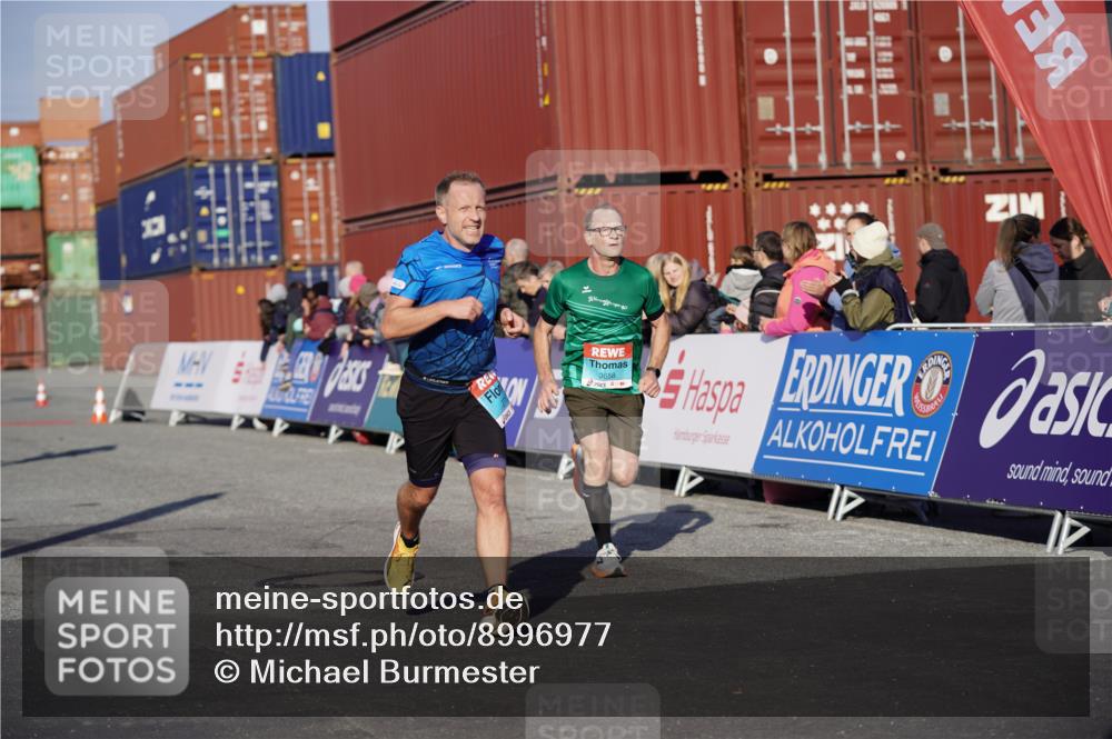 03.10.2025 - Köhlbrandbrückenlauf Michael Burmester http://msf.ph/oto/8996977 03.10.2025 10:00:35 Ziel 1330, 2712, 2796, 2880, 3307, 3317, 3342, 3658, 3719 meine-sportfotos.de