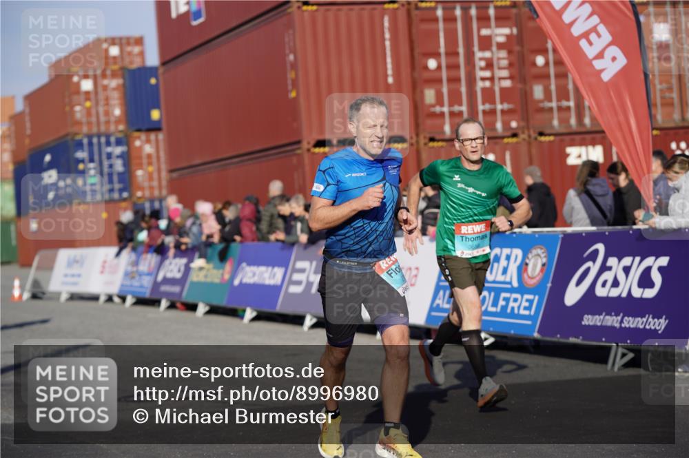 03.10.2025 - Köhlbrandbrückenlauf Michael Burmester http://msf.ph/oto/8996980 03.10.2025 10:00:36 Ziel 1330, 2712, 2796, 2880, 3307, 3317, 3342, 3658, 3719 meine-sportfotos.de