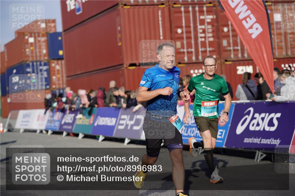 03.10.2025 - Köhlbrandbrückenlauf Michael Burmester http://msf.ph/oto/8996983 03.10.2025 10:00:36 Ziel 1330, 2712, 2796, 2880, 3307, 3317, 3342, 3658, 3719 meine-sportfotos.de