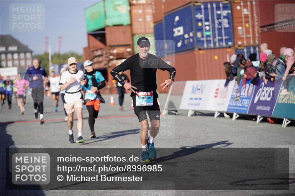 03.10.2025 - Köhlbrandbrückenlauf Michael Burmester http://msf.ph/oto/8996985 03.10.2025 10:00:38 Ziel 1330, 2712, 2796, 3307, 3317, 3342, 3651, 3658, 3719 meine-sportfotos.de