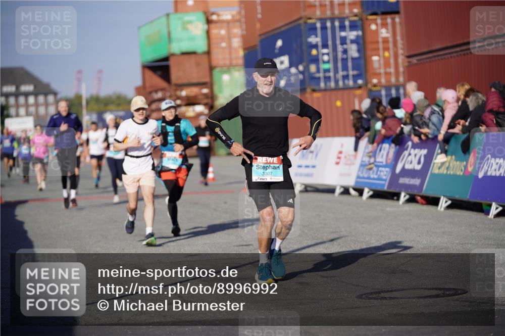 03.10.2025 - Köhlbrandbrückenlauf Michael Burmester http://msf.ph/oto/8996992 03.10.2025 10:00:38 Ziel 1330, 2712, 2796, 3307, 3317, 3342, 3651, 3658, 3719 meine-sportfotos.de