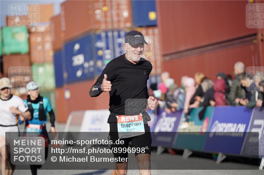 03.10.2025 - Köhlbrandbrückenlauf Michael Burmester http://msf.ph/oto/8996998 03.10.2025 10:00:39 Ziel 1330, 1553, 2712, 2796, 3307, 3317, 3342, 3651, 3658, 3719 meine-sportfotos.de