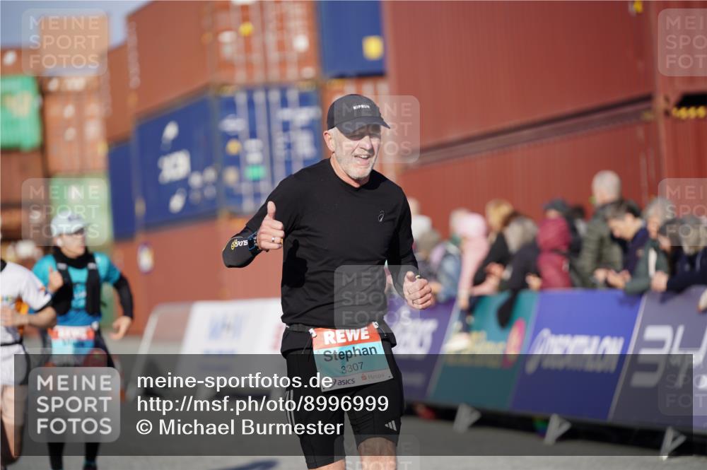 03.10.2025 - Köhlbrandbrückenlauf Michael Burmester http://msf.ph/oto/8996999 03.10.2025 10:00:39 Ziel 1330, 1553, 2712, 2796, 3307, 3317, 3342, 3651, 3658, 3719 meine-sportfotos.de