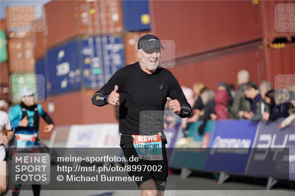 03.10.2025 - Köhlbrandbrückenlauf Michael Burmester http://msf.ph/oto/8997002 03.10.2025 10:00:39 Ziel 1330, 1553, 2712, 2796, 3307, 3317, 3342, 3651, 3658, 3719 meine-sportfotos.de