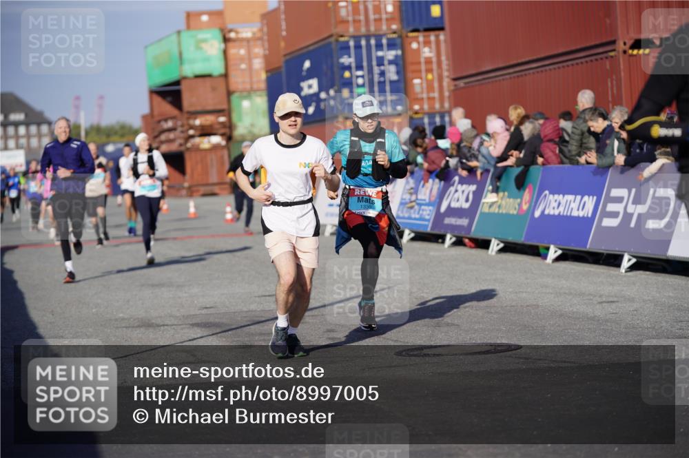 03.10.2025 - Köhlbrandbrückenlauf Michael Burmester http://msf.ph/oto/8997005 03.10.2025 10:00:40 Ziel 1330, 1553, 2712, 2796, 3307, 3342, 3651, 3658, 3719 meine-sportfotos.de