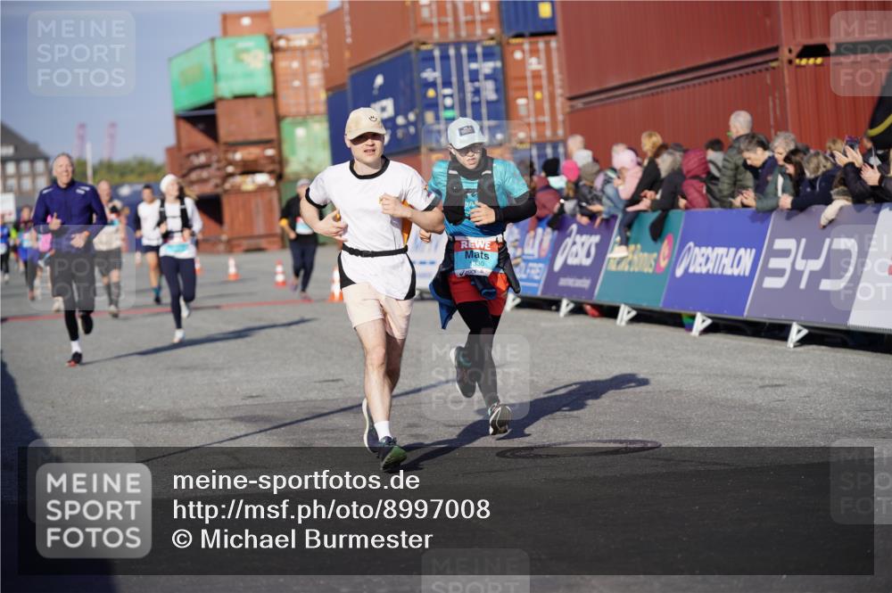 03.10.2025 - Köhlbrandbrückenlauf Michael Burmester http://msf.ph/oto/8997008 03.10.2025 10:00:40 Ziel 1330, 1553, 2712, 2796, 3307, 3342, 3651, 3658, 3719 meine-sportfotos.de