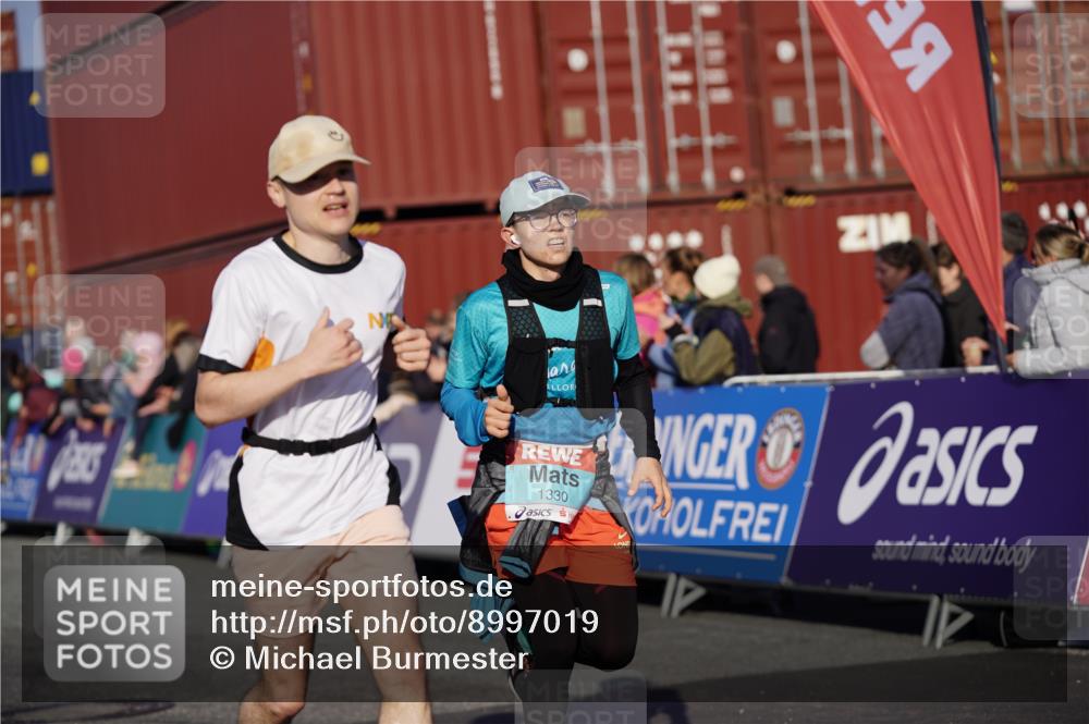 03.10.2025 - Köhlbrandbrückenlauf Michael Burmester http://msf.ph/oto/8997019 03.10.2025 10:00:42 Ziel 1082, 1133, 1330, 1553, 1826, 3307, 3342, 3651, 3658 meine-sportfotos.de