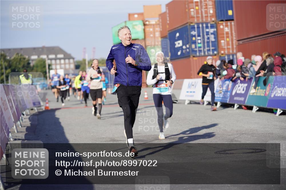 03.10.2025 - Köhlbrandbrückenlauf Michael Burmester http://msf.ph/oto/8997022 03.10.2025 10:00:43 Ziel 1082, 1133, 1330, 1553, 1826, 3307, 3342, 3343, 3651 meine-sportfotos.de