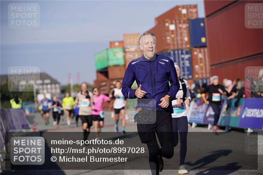 03.10.2025 - Köhlbrandbrückenlauf Michael Burmester http://msf.ph/oto/8997028 03.10.2025 10:00:44 Ziel 1082, 1133, 1330, 1553, 1826, 3307, 3342, 3343, 3651 meine-sportfotos.de