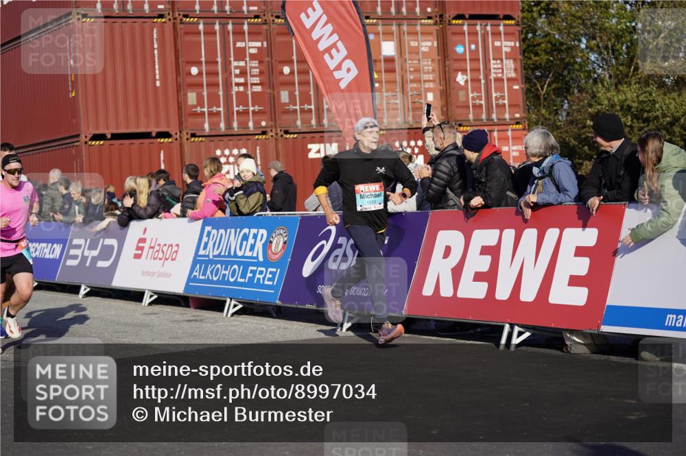 03.10.2025 - Köhlbrandbrückenlauf Michael Burmester http://msf.ph/oto/8997034 03.10.2025 10:00:47 Ziel 1058, 1082, 1133, 1168, 1330, 1468, 1553, 1826, 3342, 3343, 3594, 3651, 3790, 3794 meine-sportfotos.de