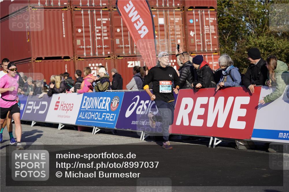 03.10.2025 - Köhlbrandbrückenlauf Michael Burmester http://msf.ph/oto/8997037 03.10.2025 10:00:47 Ziel 1058, 1082, 1133, 1168, 1330, 1468, 1553, 1826, 3342, 3343, 3594, 3651, 3790, 3794 meine-sportfotos.de