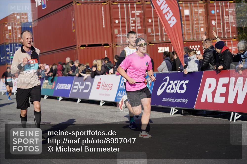 03.10.2025 - Köhlbrandbrückenlauf Michael Burmester http://msf.ph/oto/8997047 03.10.2025 10:00:48 Ziel 1058, 1082, 1133, 1168, 1468, 1553, 1826, 2947, 3343, 3594, 3651, 3790, 3794 meine-sportfotos.de