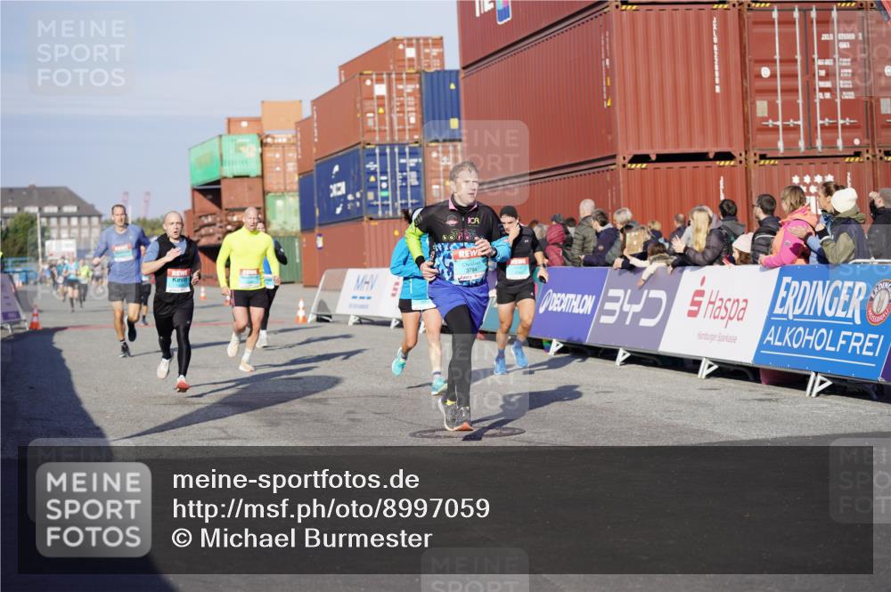 03.10.2025 - Köhlbrandbrückenlauf Michael Burmester http://msf.ph/oto/8997059 03.10.2025 10:00:49 Ziel 1058, 1082, 1133, 1168, 1468, 1553, 1826, 2947, 3343, 3594, 3651, 3775, 3790, 3794 meine-sportfotos.de