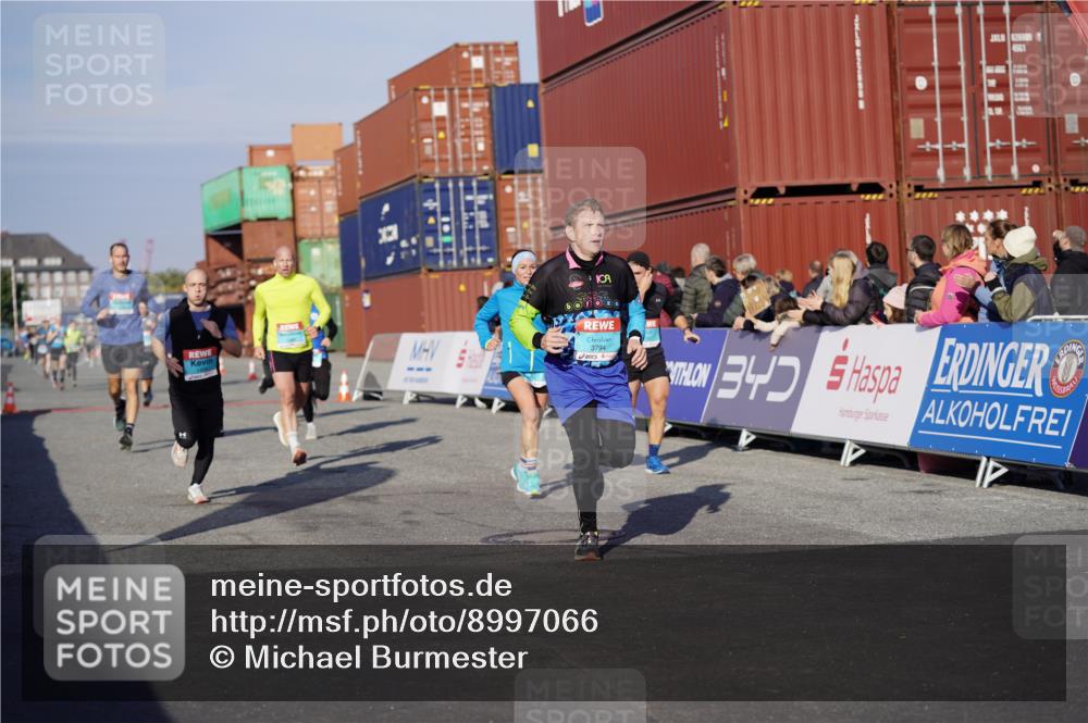 03.10.2025 - Köhlbrandbrückenlauf Michael Burmester http://msf.ph/oto/8997066 03.10.2025 10:00:50 Ziel 1058, 1082, 1133, 1168, 1468, 1553, 1826, 2947, 3343, 3594, 3651, 3775, 3790, 3794 meine-sportfotos.de