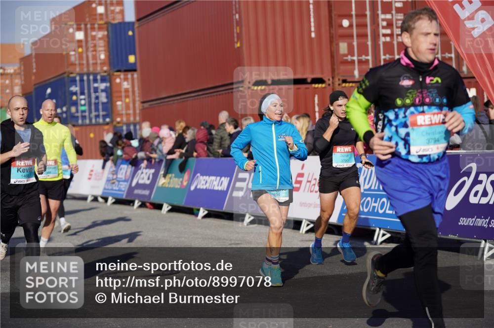 03.10.2025 - Köhlbrandbrückenlauf Michael Burmester http://msf.ph/oto/8997078 03.10.2025 10:00:51 Ziel 1058, 1082, 1133, 1168, 1468, 1553, 1826, 2587, 2947, 3343, 3594, 3775, 3790, 3794 meine-sportfotos.de