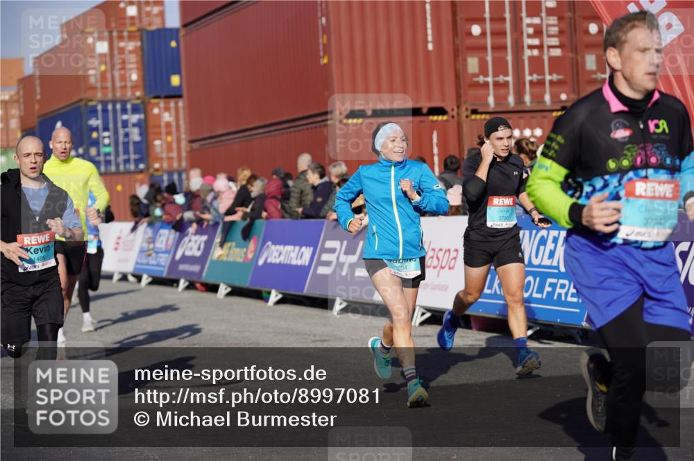 03.10.2025 - Köhlbrandbrückenlauf Michael Burmester http://msf.ph/oto/8997081 03.10.2025 10:00:51 Ziel 1058, 1082, 1133, 1168, 1468, 1553, 1826, 2587, 2947, 3343, 3594, 3775, 3790, 3794 meine-sportfotos.de