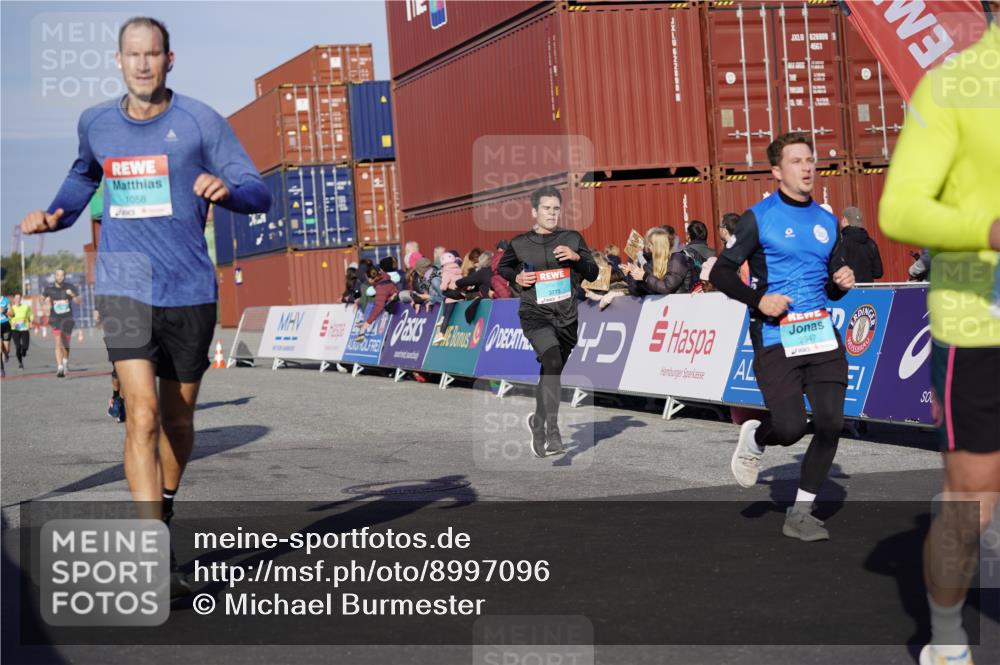 03.10.2025 - Köhlbrandbrückenlauf Michael Burmester http://msf.ph/oto/8997096 03.10.2025 10:00:53 Ziel 1058, 1082, 1133, 1168, 1468, 1826, 2587, 2947, 3343, 3594, 3775, 3790, 3794 meine-sportfotos.de