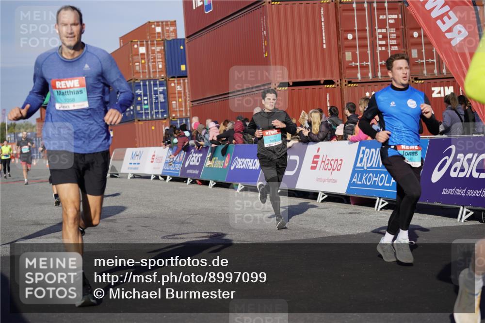 03.10.2025 - Köhlbrandbrückenlauf Michael Burmester http://msf.ph/oto/8997099 03.10.2025 10:00:53 Ziel 1058, 1082, 1133, 1168, 1468, 1826, 2587, 2947, 3343, 3594, 3775, 3790, 3794 meine-sportfotos.de