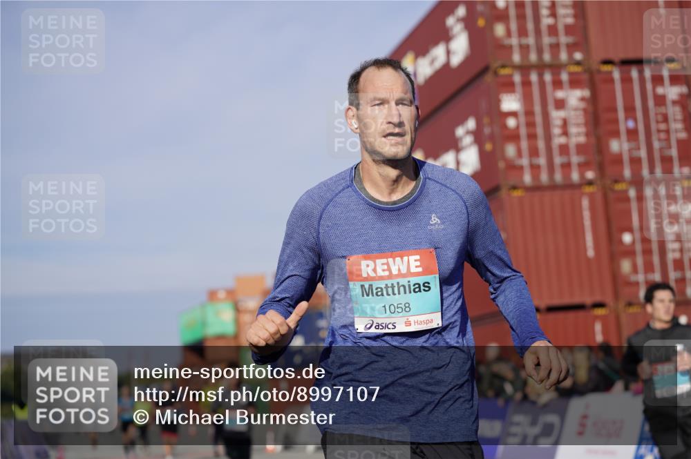 03.10.2025 - Köhlbrandbrückenlauf Michael Burmester http://msf.ph/oto/8997107 03.10.2025 10:00:54 Ziel 1058, 1133, 1168, 1468, 1602, 1826, 2587, 2947, 3343, 3594, 3775, 3790, 3794 meine-sportfotos.de