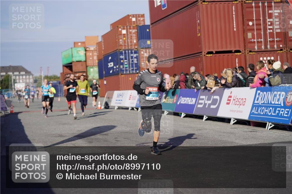03.10.2025 - Köhlbrandbrückenlauf Michael Burmester http://msf.ph/oto/8997110 03.10.2025 10:00:56 Ziel 1058, 1110, 1168, 1468, 1517, 1602, 2587, 2947, 3091, 3458, 3594, 3775, 3790, 3794 meine-sportfotos.de