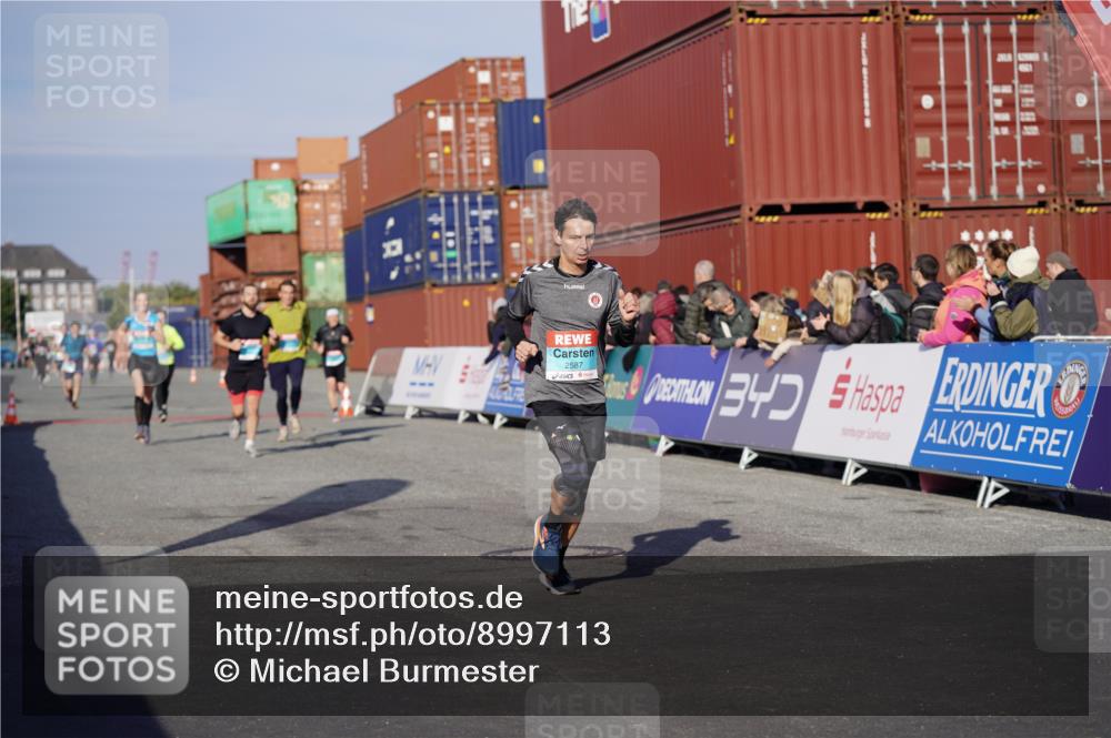 03.10.2025 - Köhlbrandbrückenlauf Michael Burmester http://msf.ph/oto/8997113 03.10.2025 10:00:56 Ziel 1058, 1110, 1168, 1468, 1517, 1602, 2587, 2947, 3091, 3458, 3594, 3775, 3790, 3794 meine-sportfotos.de