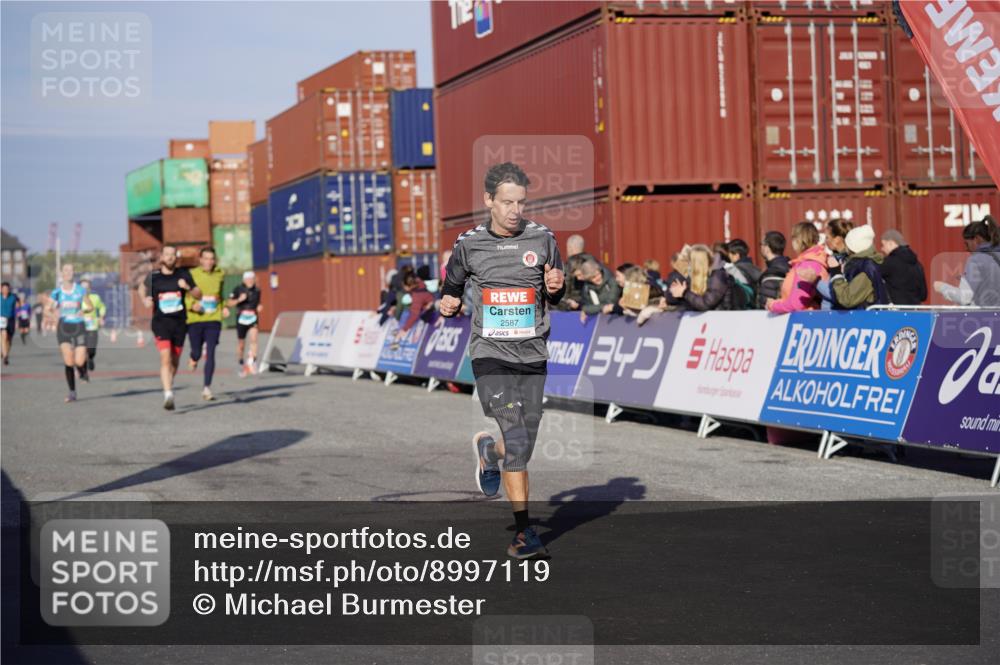 03.10.2025 - Köhlbrandbrückenlauf Michael Burmester http://msf.ph/oto/8997119 03.10.2025 10:00:56 Ziel 1058, 1110, 1168, 1468, 1517, 1602, 2587, 2947, 3091, 3458, 3594, 3775, 3790, 3794 meine-sportfotos.de