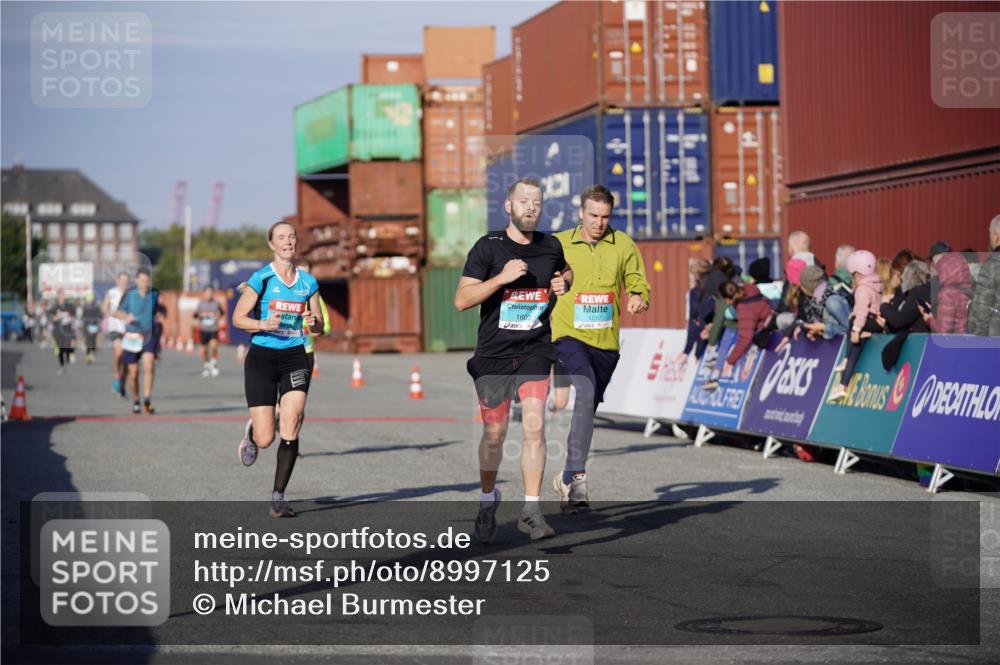 03.10.2025 - Köhlbrandbrückenlauf Michael Burmester http://msf.ph/oto/8997125 03.10.2025 10:00:58 Ziel 1058, 1110, 1168, 1468, 1517, 1602, 2587, 2947, 3091, 3458, 3594, 3775, 3790 meine-sportfotos.de