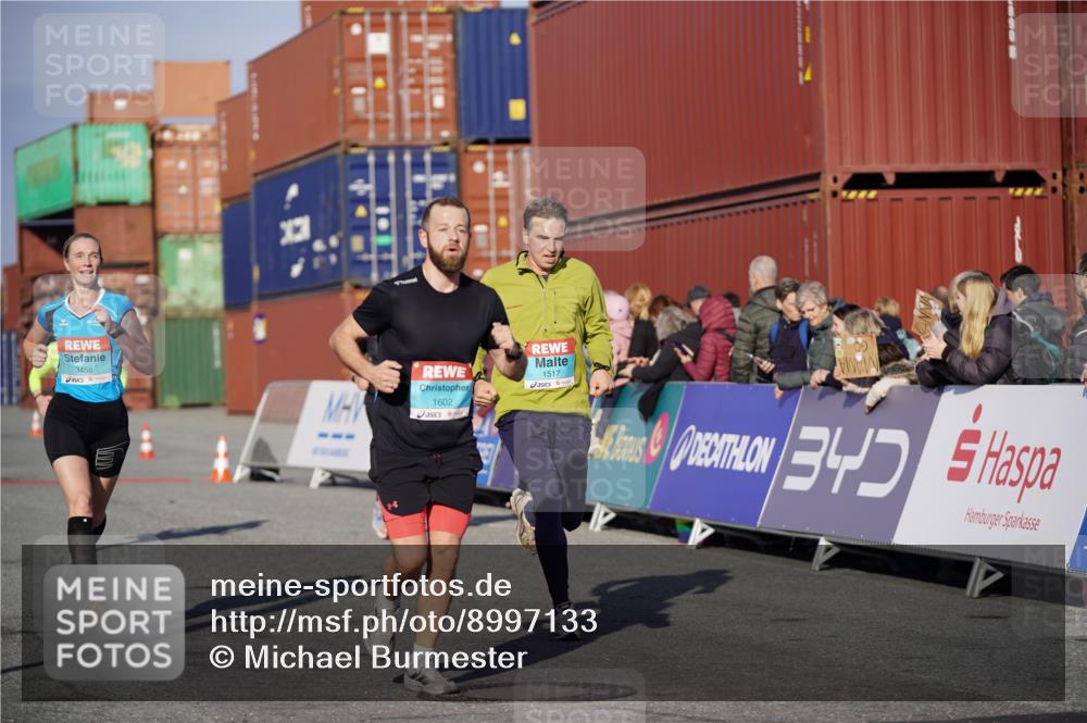 03.10.2025 - Köhlbrandbrückenlauf Michael Burmester http://msf.ph/oto/8997133 03.10.2025 10:00:59 Ziel 1058, 1110, 1517, 1602, 2587, 2947, 3091, 3458, 3775 meine-sportfotos.de