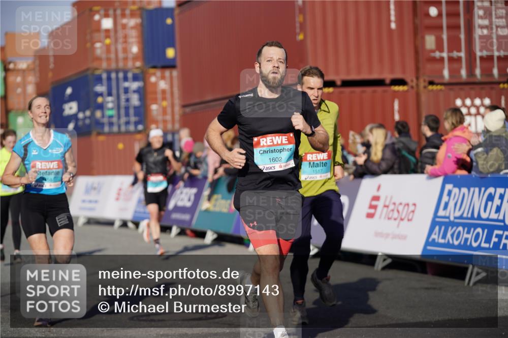 03.10.2025 - Köhlbrandbrückenlauf Michael Burmester http://msf.ph/oto/8997143 03.10.2025 10:00:59 Ziel 1058, 1110, 1517, 1602, 2587, 2947, 3091, 3458, 3775 meine-sportfotos.de