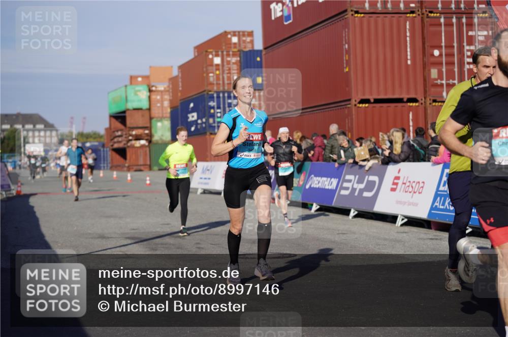 03.10.2025 - Köhlbrandbrückenlauf Michael Burmester http://msf.ph/oto/8997146 03.10.2025 10:01:00 Ziel 1110, 1115, 1517, 1602, 2587, 2947, 3091, 3458, 3775 meine-sportfotos.de