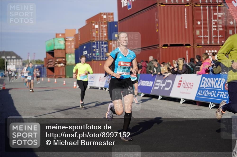 03.10.2025 - Köhlbrandbrückenlauf Michael Burmester http://msf.ph/oto/8997152 03.10.2025 10:01:00 Ziel 1110, 1115, 1517, 1602, 2587, 2947, 3091, 3458, 3775 meine-sportfotos.de