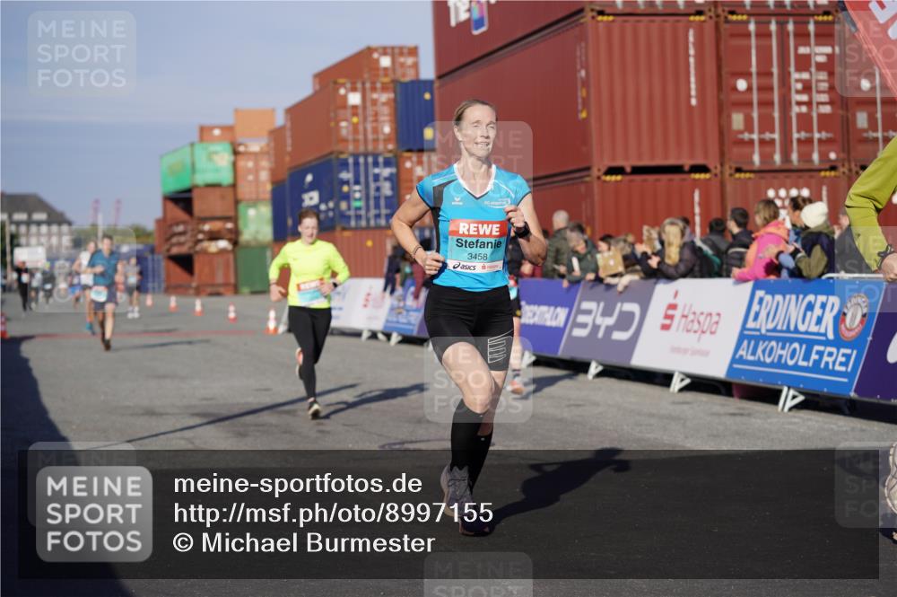 03.10.2025 - Köhlbrandbrückenlauf Michael Burmester http://msf.ph/oto/8997155 03.10.2025 10:01:01 Ziel 1110, 1115, 1517, 1602, 2587, 3091, 3458, 3775 meine-sportfotos.de